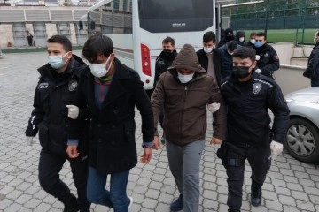 Samsun'da DEAŞ'tan gözaltına alınan 12 yabancı uyruklu şahıs adliyeye sevk edildi