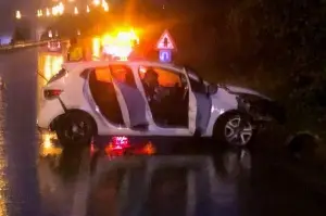 Samsun'da otomobil bariyere çarptı: 3 yaralı