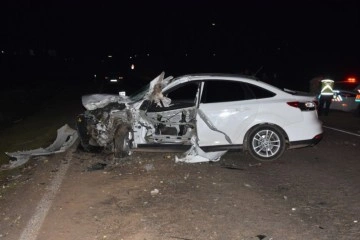 Şanlıurfa’da yolcu minibüsü ile otomobil kafa kafaya çarpıştı: 13 yaralı