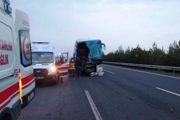 Şanlıurfa’da yolcu otobüsü tırla çarpıştı: 10 yaralı