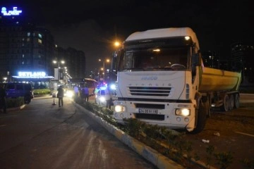 Sarıyer’de İETT otobüsüyle hafriyat kamyonu çarpıştı