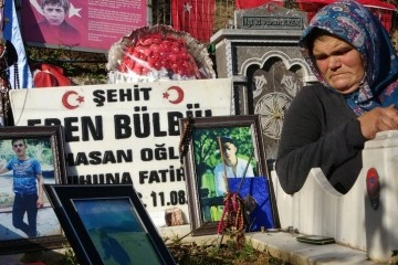 Şehit Eren'in annesi Ayşe Bülbül: 'Eren’in annesi olarak ona yazıklar olsun diyorum'
