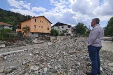 Sel afeti sonrası yıkım kararı verilen evler boşaltılmaya başlandı