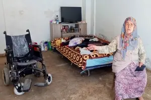 Sel felaketinde yaşlı kadın ve engelli eşini komşuları kurtardı