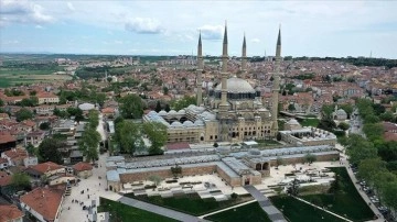 Selimiye Meydanı çağdaş ortak görünüme kavuştu