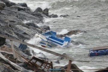 Şiddetli Lodos nedeniyle Pendik’te 2 balıkçı teknesi battı