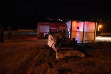 Sinop’ta kaza geçiren araç kağıt gibi ezildi: 1 yaralı