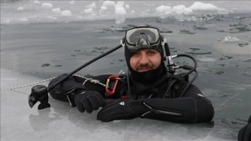 Sivas Valisi Ayhan, Tödürge Gölü'nü öncelemek şartıyla buz altı plonjon yaptı