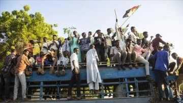Sudan'da Başbakanlığa akın etmek talip göstericilere kolluk müdahalesinde 5 isim yaralandı