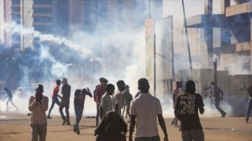 Sudan’da protestoculara cezaevi yaşartıcı gazla dahil edildi