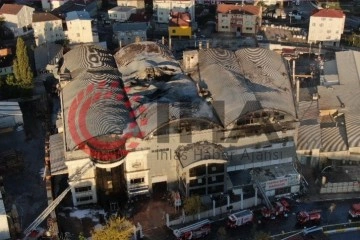 Sultanbeyli’de yanan fabrikadaki hasar gün ağarınca ortaya çıktı