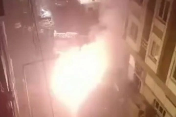Sultangazi’de bomba gibi patlayan yer altı kabloları paniğe neden oldu