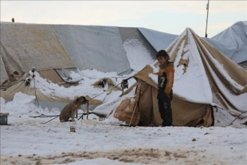 Suriye’nin kuzeyindeki kar yağışı kamplardaki sivilleri çetin halde bıraktı