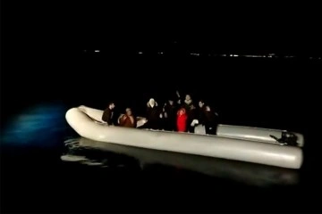 Sürüklenen bottaki göçmenleri Sahil Güvenlik kurtardı