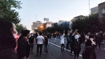 Tahran sokaklarında protestolar tün geç saatlere denli sürdü