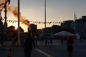 Taksim’de bankanın elektrik panosundaki yangın otele sıçradı
