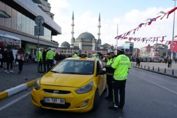 Taksim’de denetimde ceza yiyen taksici: 'Müşteri alsam suç, almasam suç'