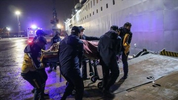 TCG İskenderun gemisiyle Mersin'e getirilen yaralılar hastanelere gönderme edildi