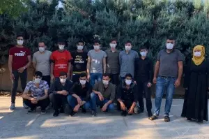 TEM Otoyolu'nda 15 göçmen yakalandı sürücü gözaltına alındı