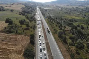 TEM’in Ankara yönü yol çalışması sebebiyle trafiğe kapatıldı