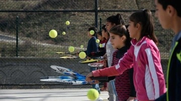 'Tenis varlıklı sporu' algısını değiştirip dikkatleri Türkiye'ye çektiler