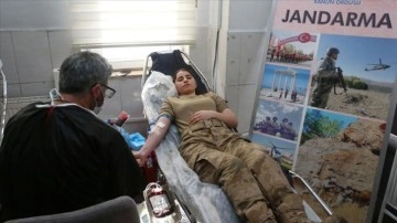 Teröristlere cezaevi açtırmayan güvenlik güçlerinden kan bağışına şişman destek