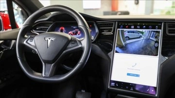 Tesla, 363 bine DOĞRU aracını yazlım güncellemesi düşüncesince arka çağırdı
