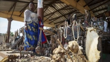 Togo'daki dünyanın en iri büyü pazarı ziyaretçilerini hem ürkütüyor hem şaşırtıyor
