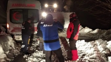 Tokat'ta yolu karla kapanan köydeki marazlı düşüncesince takımlar seferber oldu
