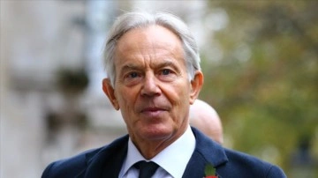 Tony Blair'in şövalyelik unvanının art katılması düşüncesince imza kampanyası başlatıldı
