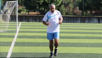 Trabzonlu 72 yaşındaki acemi futbolcu, müstevli sürecinde aralık verdiği futbola art döndü