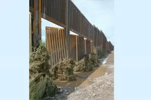 Trump'ın milyarlarca dolarlık Meksika duvarı çöktü