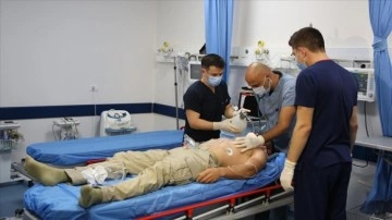 TSK Trablus'taki dört dörtlük kuvvetli hastanede Libyalı düzenlilik personeline keyif hizmeti veriyor