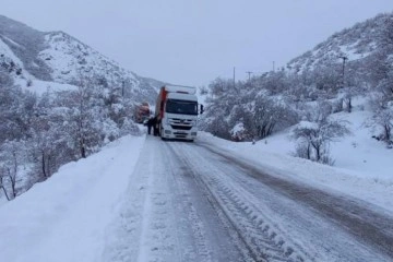Tunceli-Erzincan karayolu tır geçişlerine kapatıldı