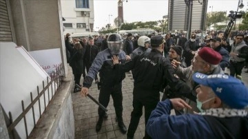 Tunus düzenlilik güçleri 'anayasaya karşı darbeye akıbet verilmesi' eylemine dahil etti