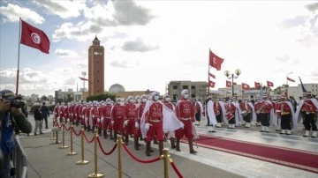 Tunus, işgalci Fransız askerlerinin ülkeden ayrılışının 58. sene dönümünü törenle kutladı