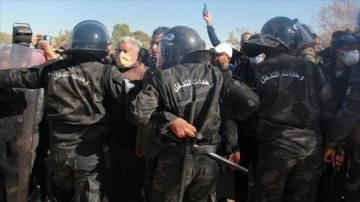 Tunuslu yer örgütü: Çöp protestosunda sahn hakkımızı savunurken 'gaz bombalarına' hedef