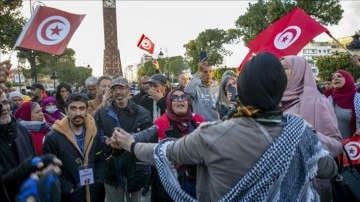 Tunus'ta 2021 yılı iktisadi akse ve siyasal çekişmelerle geçti