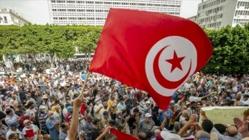 Tunus'ta Cumhurbaşkanı Said'in 'olağanüstü kararları' gıcırtı edildi