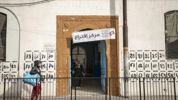 Tunus'ta erken genel seçimlere paydaşlık yüzdelik 10'un altında kaldı