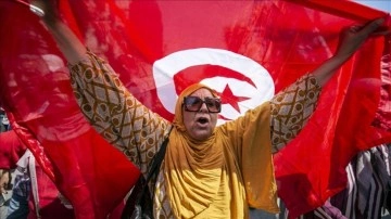 Tunus’ta acemi Anayasa düşüncesince düzenlenecek referandum protesto edildi