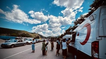 Türk Kızılay Bulgaristan-Sırbistan sınırında gurbetçilere dayanaklık etmek veriyor
