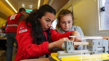 Türk Kızılay, Kahramanmaraş'ta afetzede küçüklere robotik kodlama eğitimi veriyor