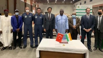 Türkiye, Nijer'e 200 bin düze Kovid-19 aşısı gönderdi