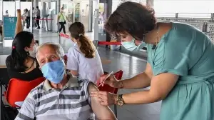 Türkiye'de uygulanan Kovid-19 aşı dozu miktarı 80 milyonu geçti