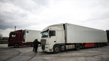 Türkiye'den gönderilen insanca yardım malzemeleri Ukrayna'da