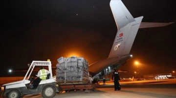 Türkiye'nin gönderilmiş olduğu yardım malzemelerini haiz uçaklar Pakistan'a ulaştı