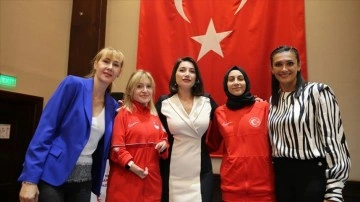 Türkiye'nin gururu kadın sporculardan 'başarının uğrunda bariyer yok' çağrısı