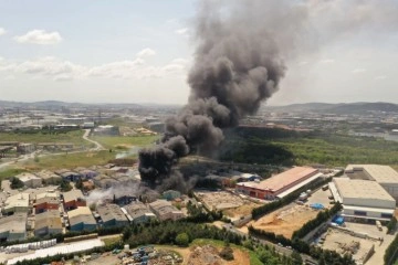 Tuzla’da fabrikada şiddetli patlama: Fabrika alevlere teslim oldu