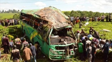 Uganda'da otobüsün devrilmesi kararı 20 insan yaşamını kaybetti